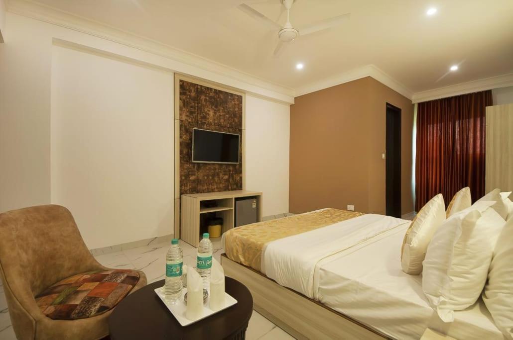 Hotel Almora Near Delhi Airport New Delhi Luaran gambar